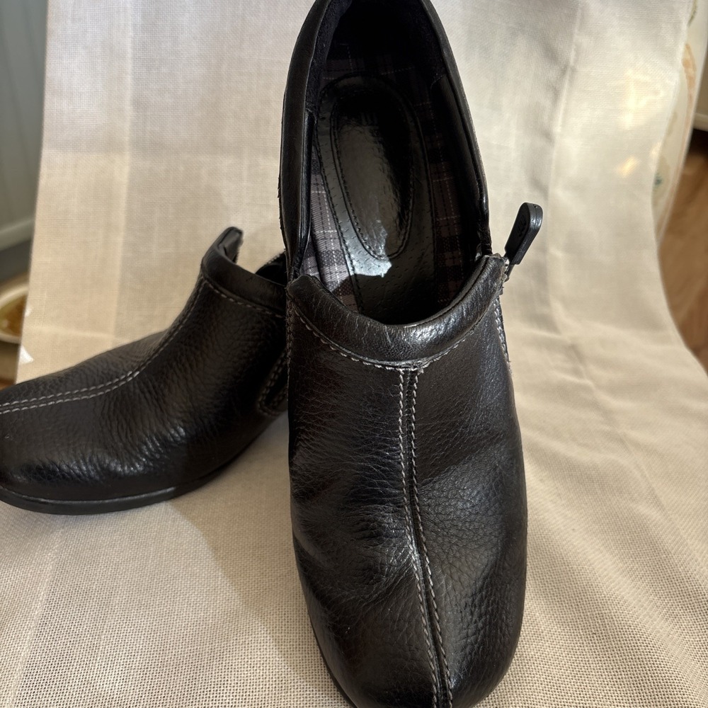 EURO Step ELLIE Black Pebbled Leather Slip On Shoes Size 8 1/2